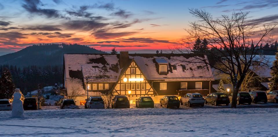 Berghotel Lenneplaetze ヴィンターベルク エクステリア 写真